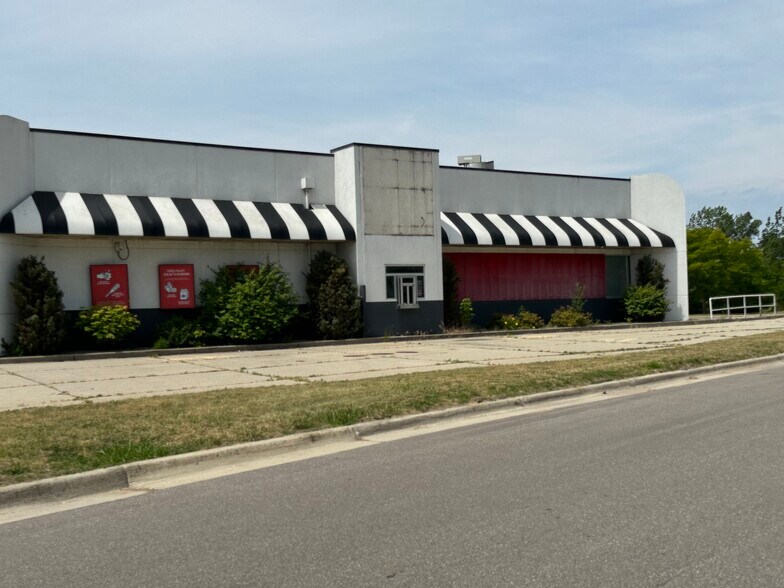 More Photos Of 4550 28th St SE, Grand Rapids General Retail For Sale