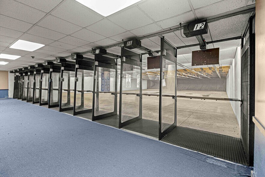 More Photos Of 1031 NE 16th St, Ocala Manufacturing For Sale