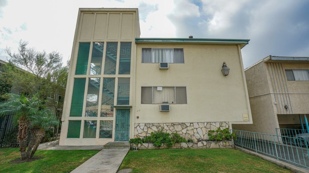 Primary Photo Of 214 E Chevy Chase Dr, Glendale Apartments For Sale