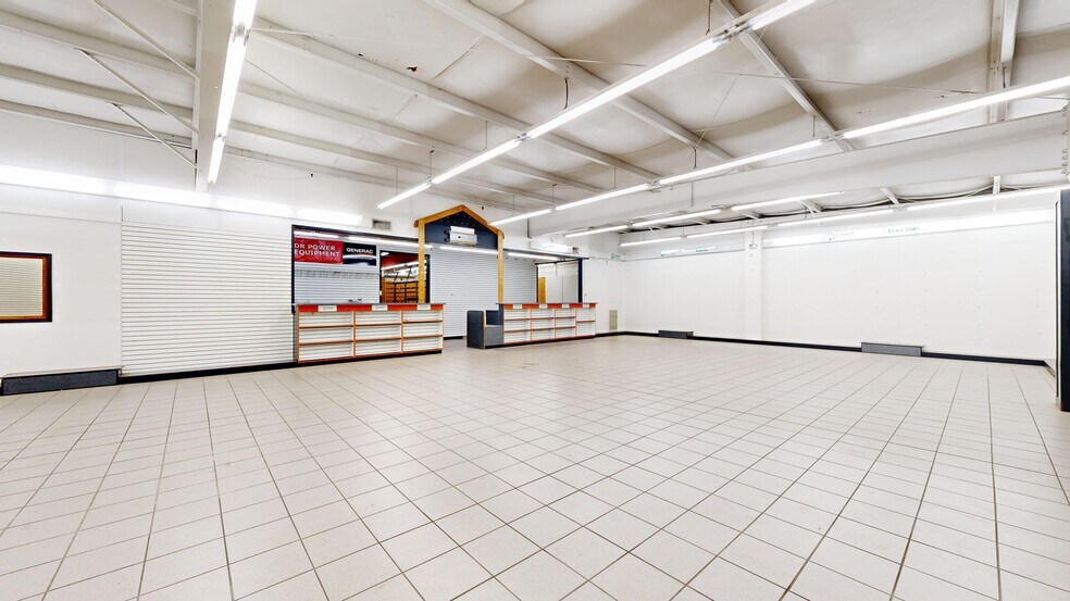 More Photos Of 5250 Veterans Pky, Columbus Flex For Lease