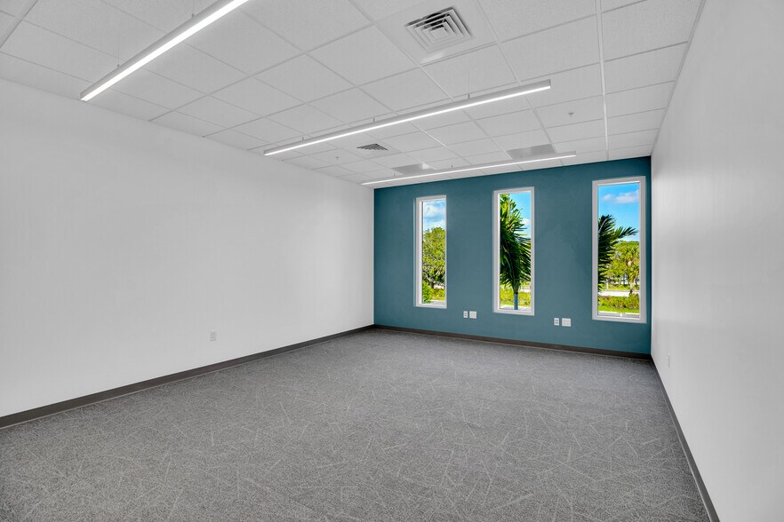 More Photos Of 3755 9th SW st, Vero Beach Office For Lease
