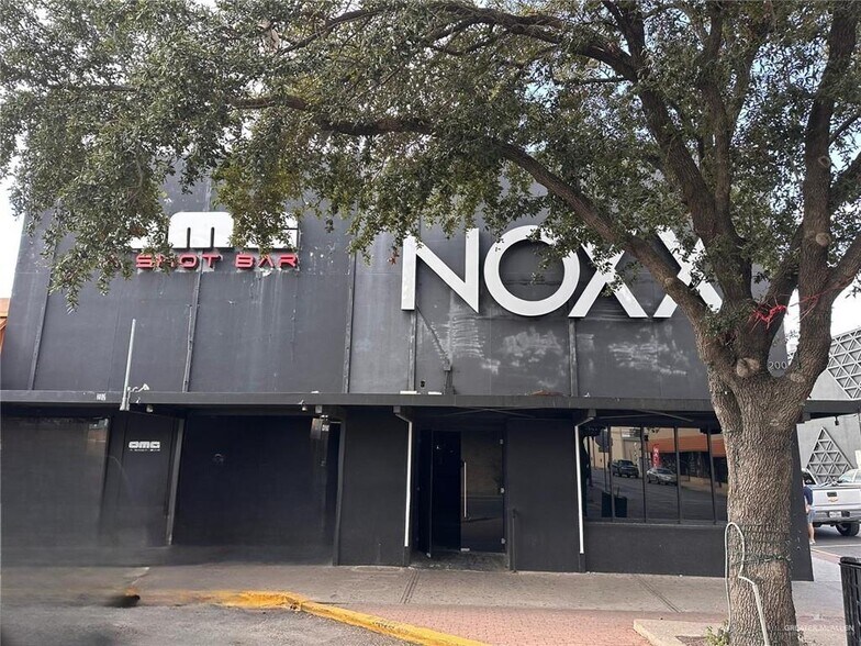 More Photos Of 200 S 17th St, McAllen Bar For Sale