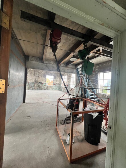 More Photos Of 1032-1038 12th Ave, Grafton Flex For Lease