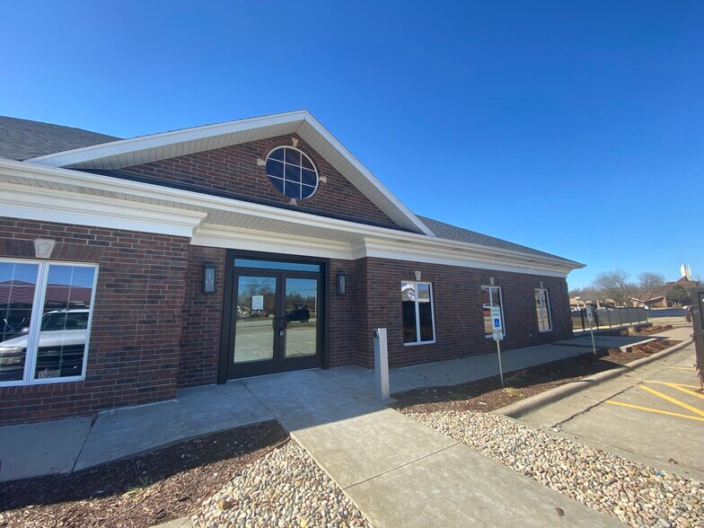 More Photos Of 1370 E Primrose St, Springfield Office For Sale