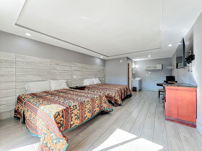 More Photos Of 307 E Vine St, Kissimmee Hotel For Sale