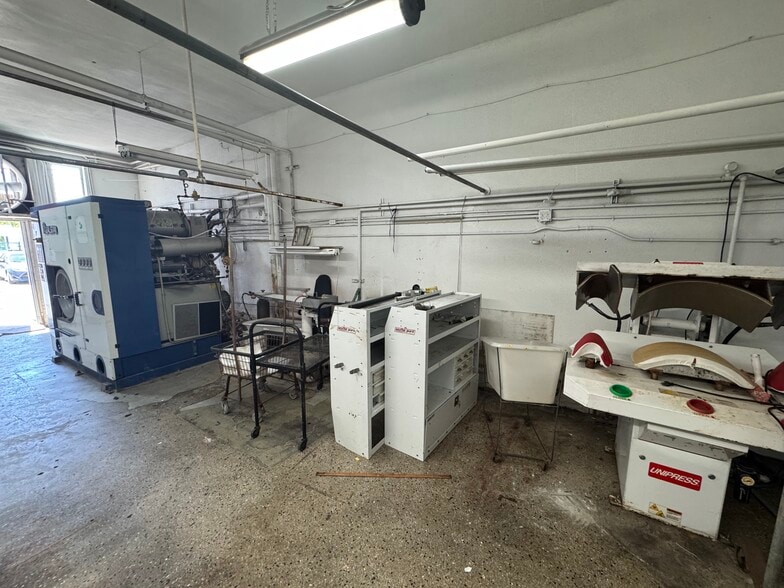 More Photos Of 2652-2660 Hollywood Blvd, Hollywood Freestanding For Lease