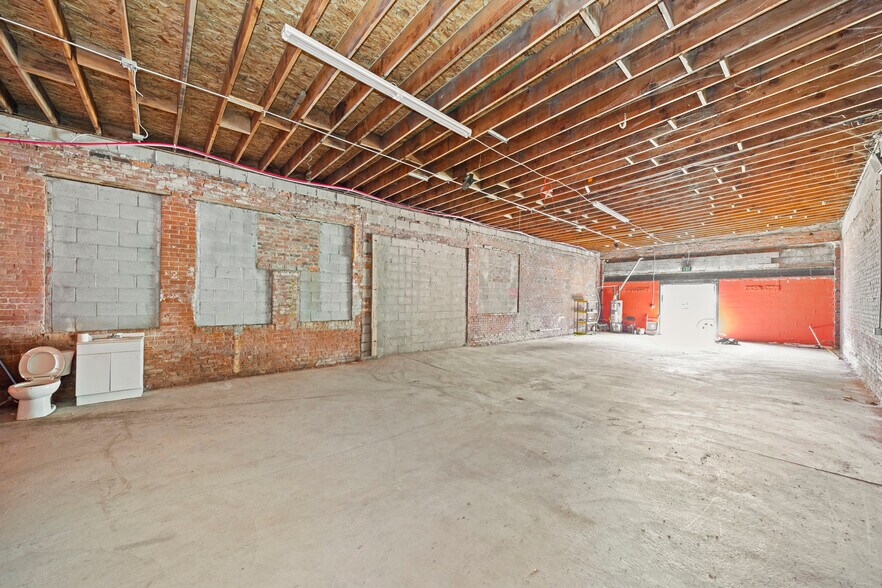 More Photos Of 6944 W Fort St, Detroit Storefront For Lease