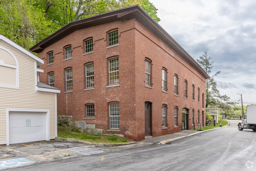 More Photos Of 12 Damonmill Sq, Concord Loft Creative Space For Lease