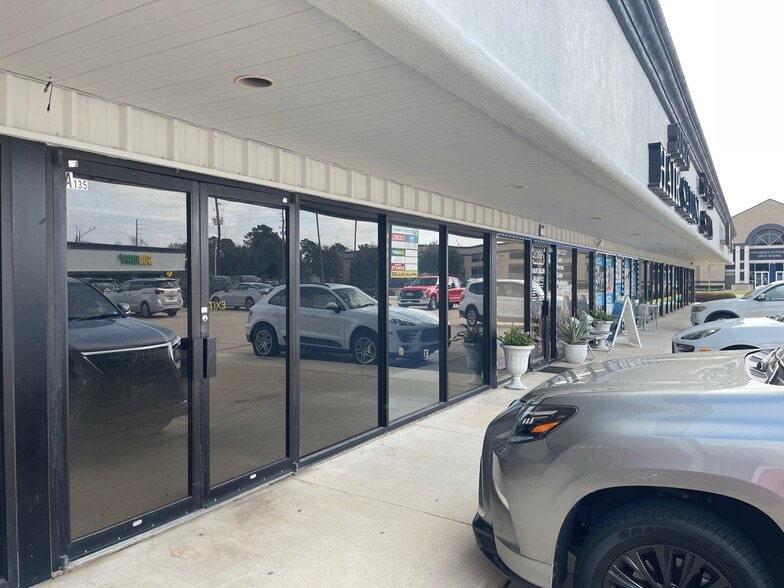 More Photos Of 701 E Main St, Tomball Storefront For Lease