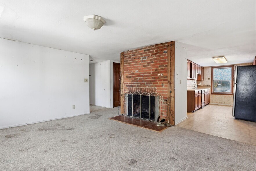 More Photos Of 2695 Main St, Lawrence Apartments For Sale
