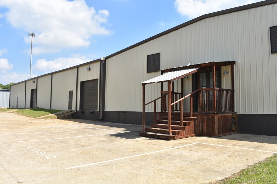 Primary Photo Of 216 Industrial Dr, Ridgeland Warehouse For Sale