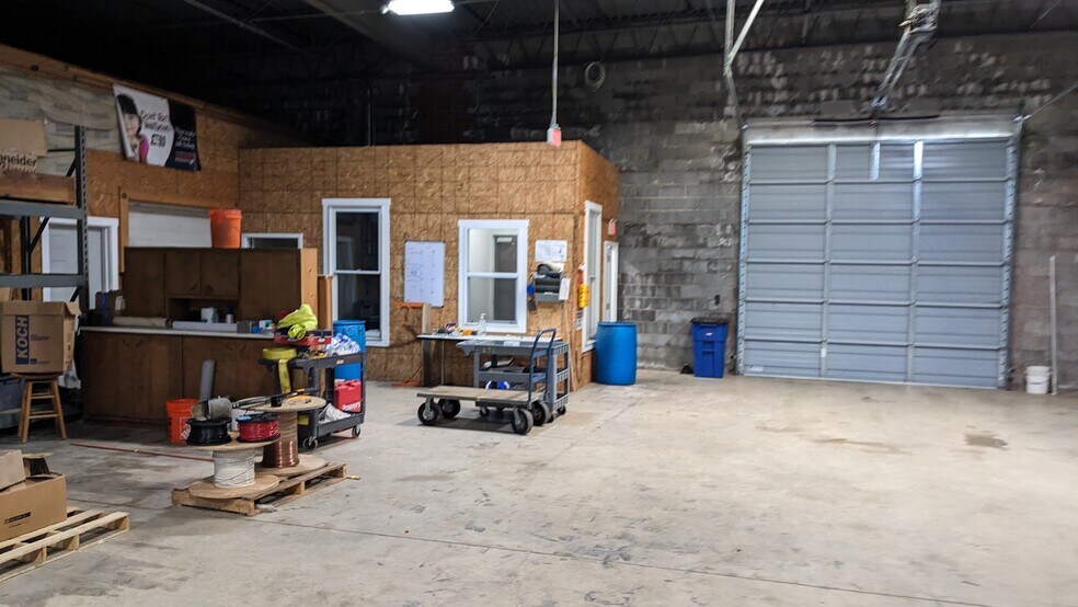 More Photos Of 2105 Maple Ave, Burlington Warehouse For Lease