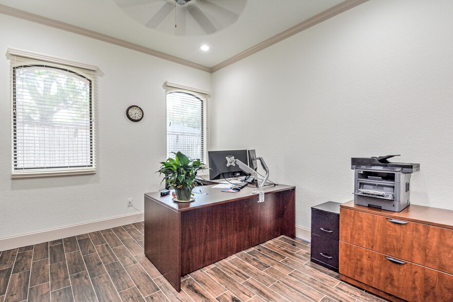 More Photos Of 1842 Snake River Rd, Katy Medical For Sale