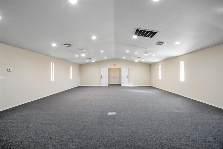 More Photos Of 550 N Center St, Mesa Office For Sale