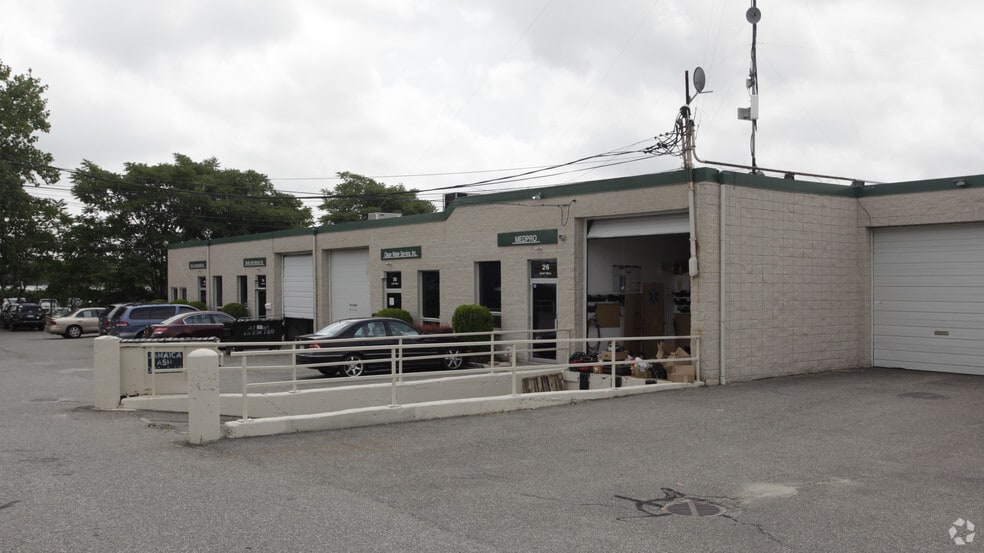 More Photos Of 14-38 East Mall, Plainview Warehouse For Lease