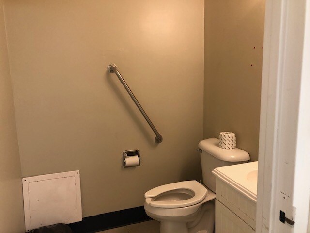 More Photos Of 2445 Onslow Dr, Jacksonville Bank For Sale