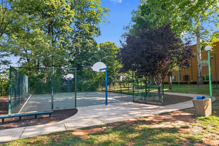 More Photos Of 7500 Prince Cole Ct, Manassas Apartments For Sale