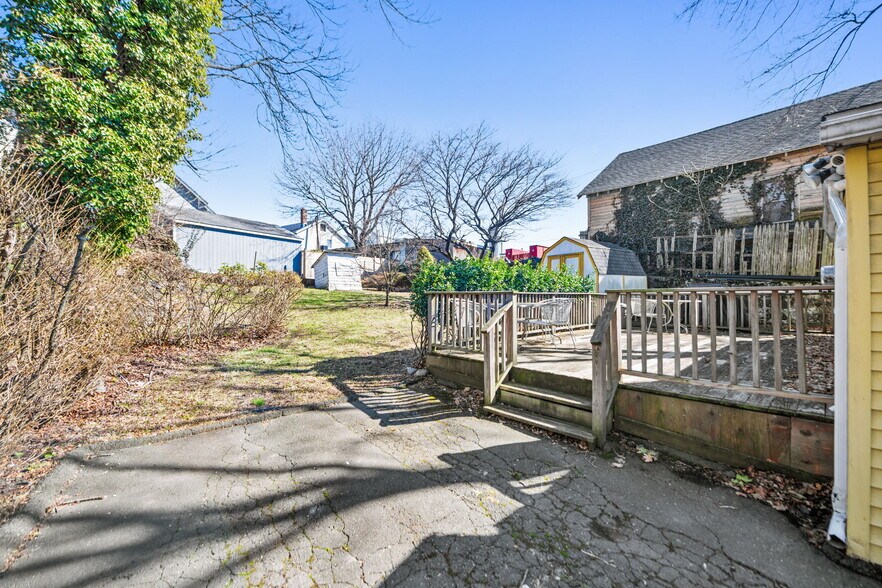 More Photos Of 15 Henry St, Greenwich Multifamily For Sale