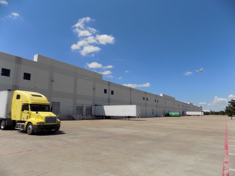 More Photos Of 1040 Trade Ave, Dallas Distribution For Lease