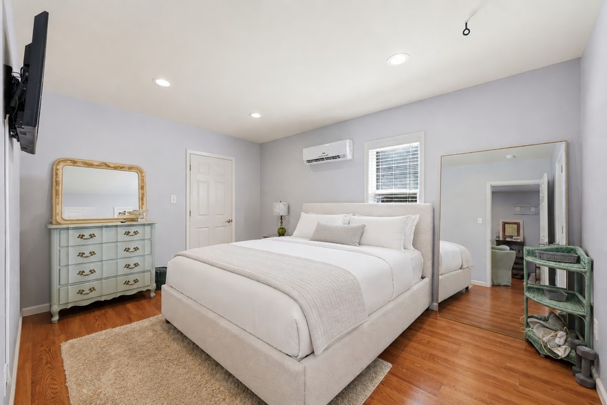 More Photos Of 508 Church St, Oriental Hospitality For Sale
