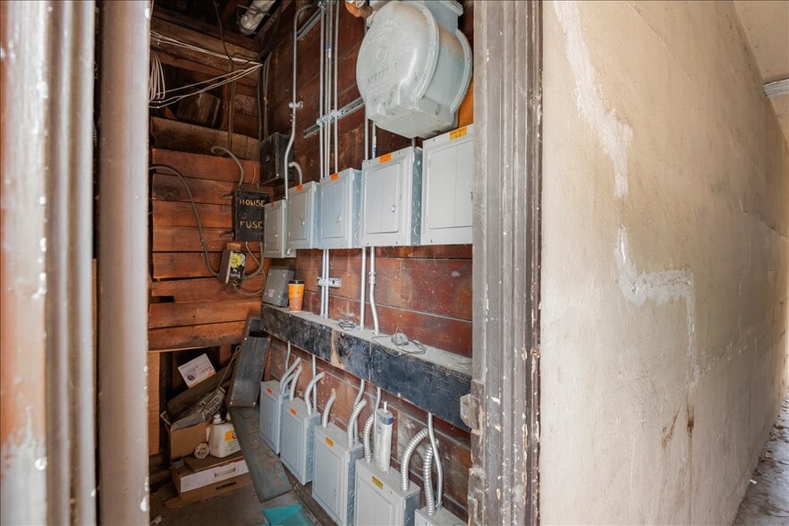 More Photos Of 3719 Emerson St, Oakland Apartments For Sale