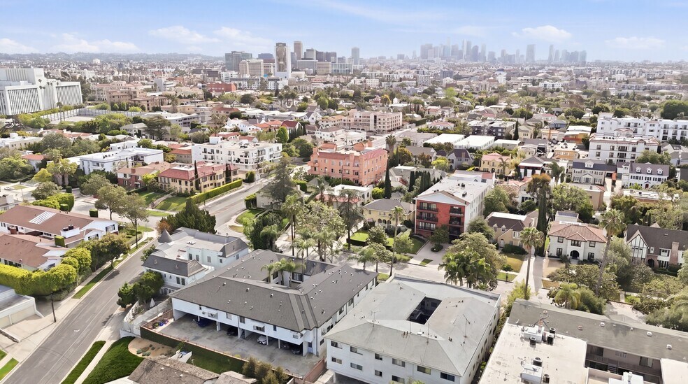 More Photos Of 817 S Windsor Blvd, Los Angeles Apartments For Sale