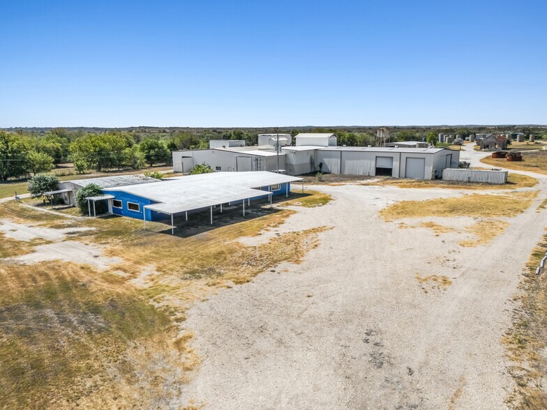 More Photos Of 2400 E Pierce St, Luling Warehouse For Sale