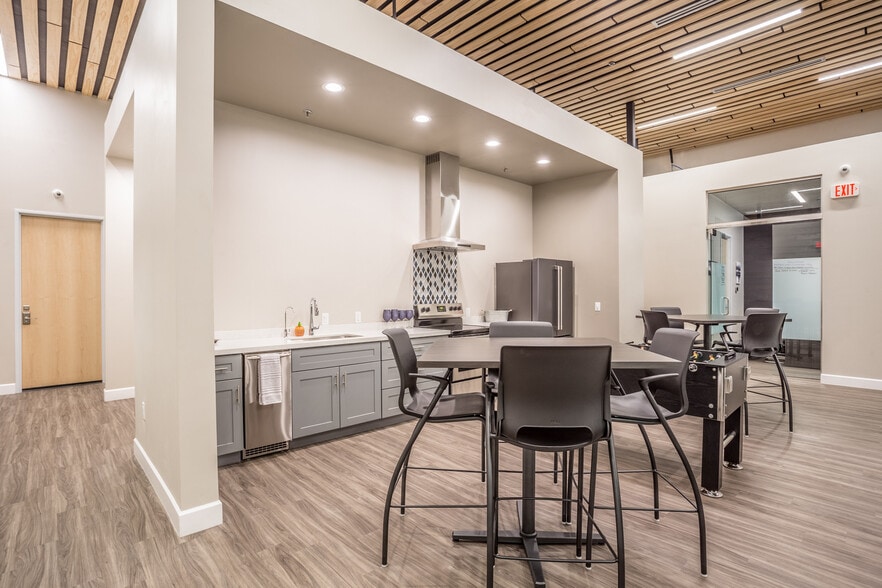 More Photos Of 1324 N Farrell Ct, Gilbert Warehouse For Sale