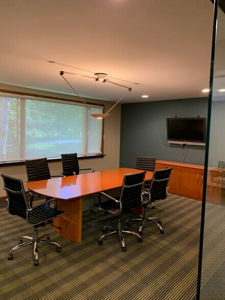 More Photos Of 88 Hopmeadow St, Weatogue Medical For Lease