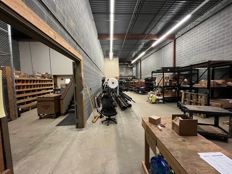 More Photos Of 340-342 Crompton St, Charlotte Light Manufacturing For Lease