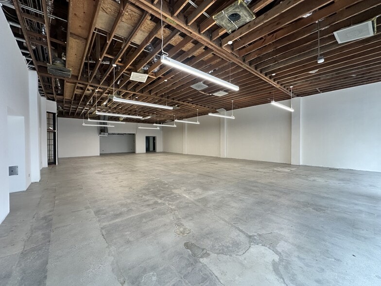 More Photos Of 11628-11632 Barrington Ct, Los Angeles Storefront Retail Office For Lease