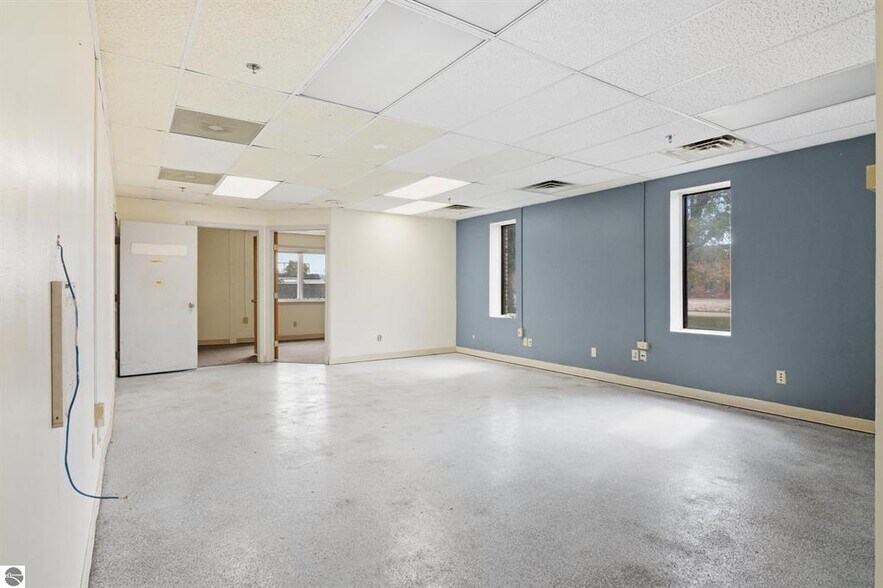 More Photos Of 926 Frisbie St, Cadillac Warehouse For Sale