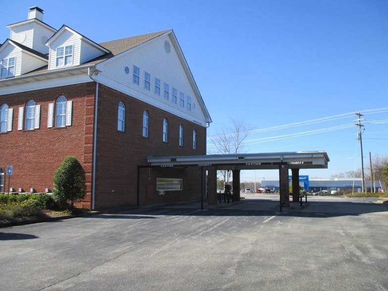 More Photos Of 100 Colony Park Dr, Cumming Bank For Lease