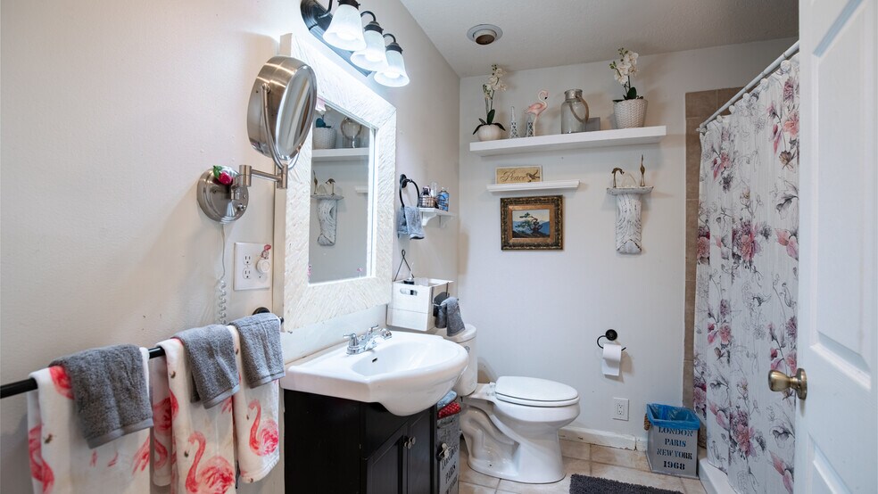 More Photos Of 1403 Rowena Way, Sacramento Specialty For Sale