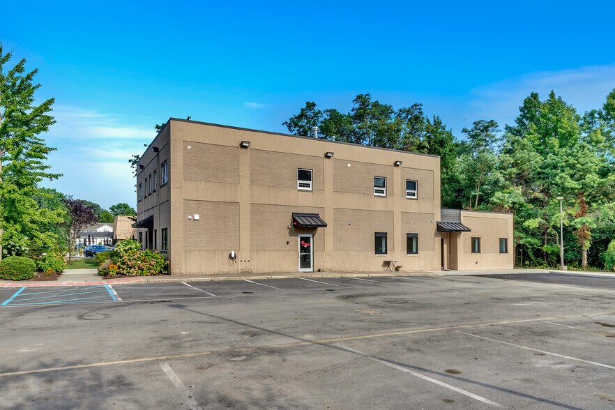 More Photos Of 253 Mantoloking Rd, Brick Apartments For Sale