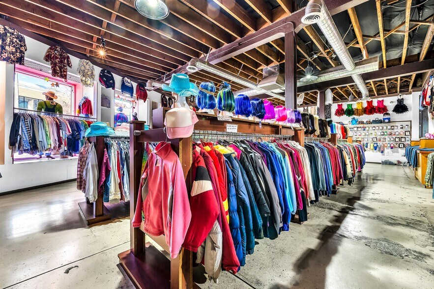 More Photos Of 5018 Lankershim Blvd, North Hollywood General Retail For Sale