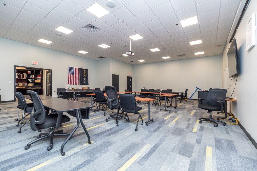 More Photos Of 1816 Olde Homestead Ln, Lancaster Warehouse For Lease