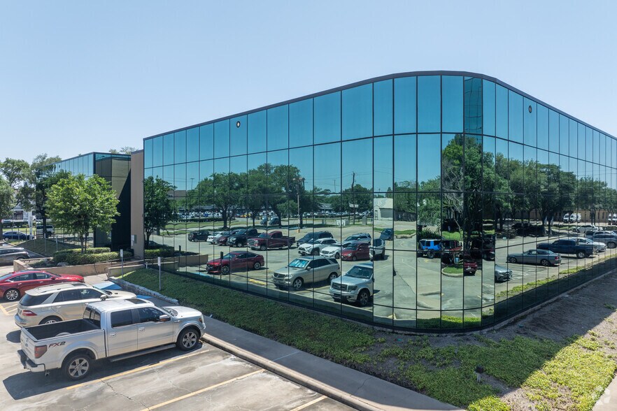 More Photos Of 1880 S Dairy Ashford Rd, Houston Office Residential For Lease