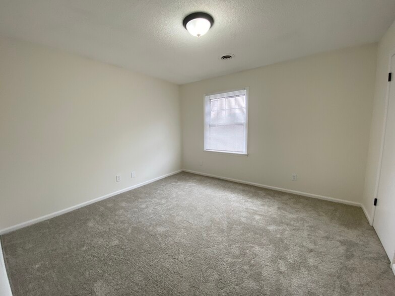 More Photos Of 1127 Rutherford Rd, Greenville Apartments For Sale