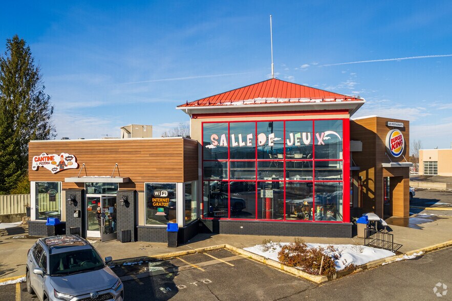 More Photos Of 1600 Rue du Sud, Cowansville Freestanding For Lease