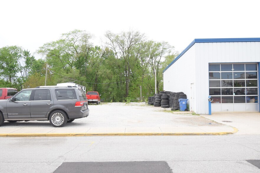 More Photos Of 300 Washington St, Rensselaer Auto Repair For Sale