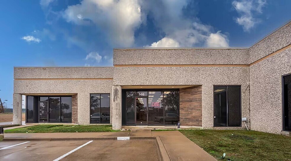 More Photos Of 1930 Alpha Dr, Rockwall Showroom For Lease