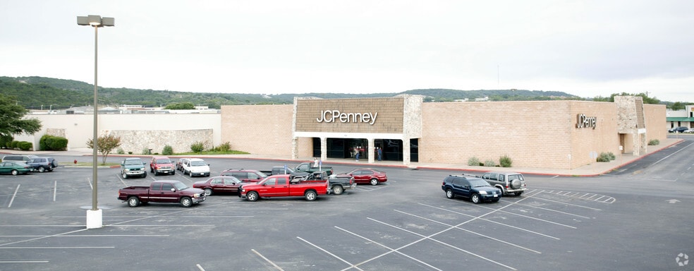 More Photos Of 200 Sidney Baker St S, Kerrville Unknown For Lease