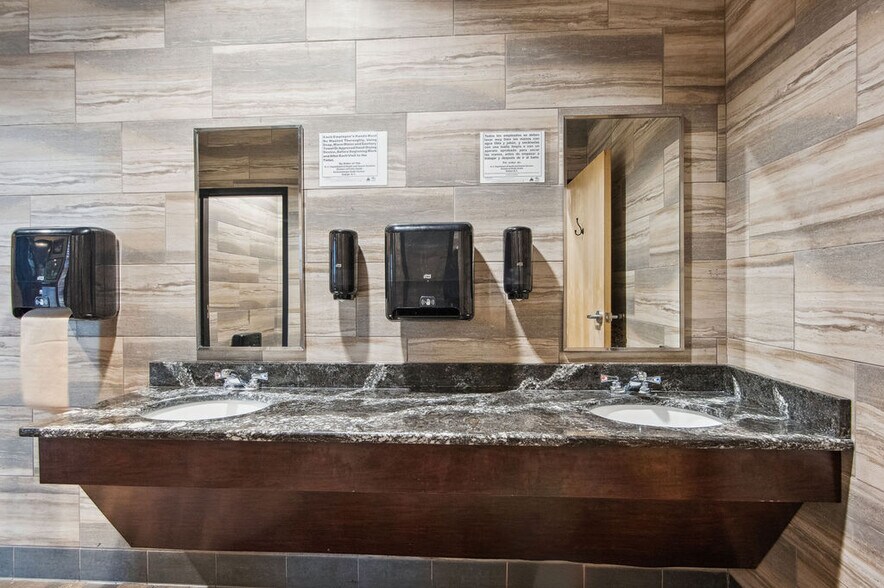 More Photos Of 2470 Gum Branch Rd, Jacksonville Restaurant For Sale