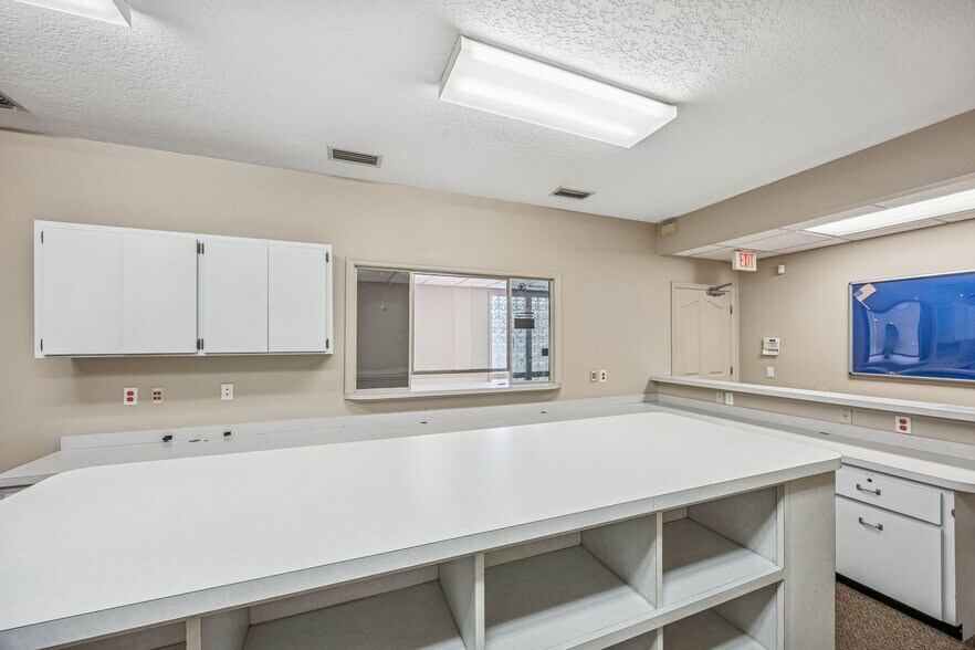 More Photos Of 1888 14th St S, Fernandina Beach Office For Lease
