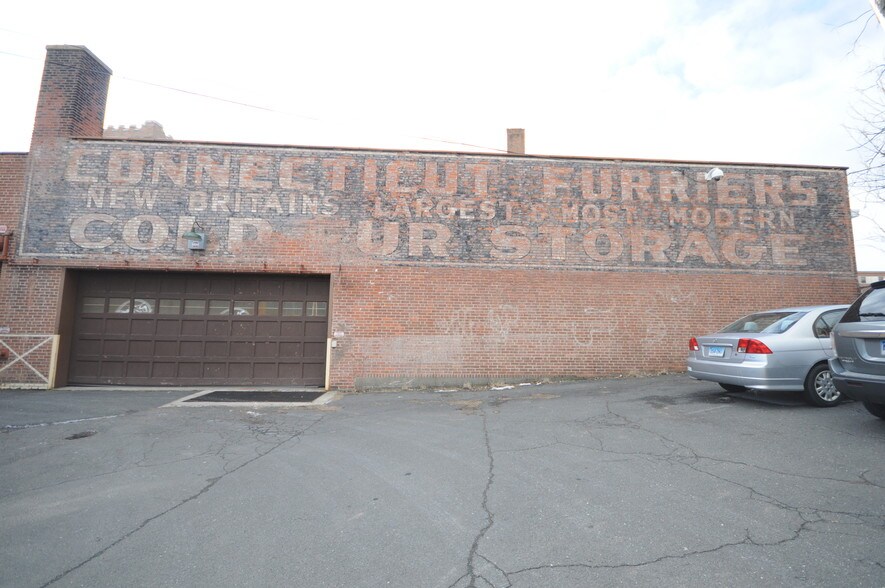 More Photos Of 117 W Main St, New Britain Storefront For Lease