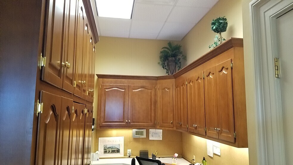 More Photos Of 1260-1272 Alverser Plz, Midlothian Storefront Retail Office For Lease