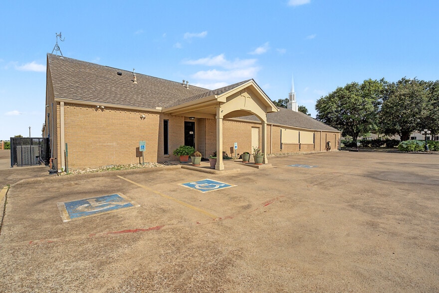 More Photos Of 2111 Skyline Dr, Mesquite Religious Facility For Sale