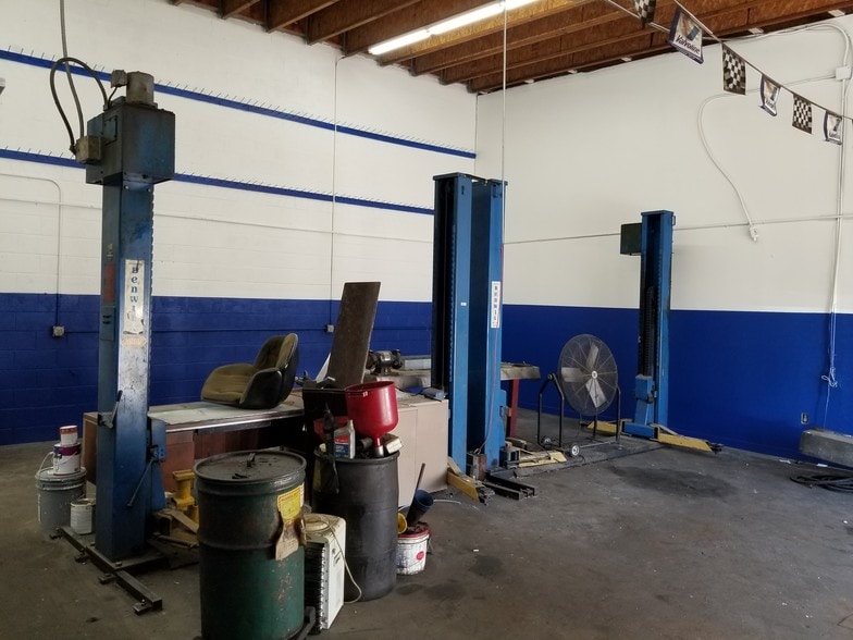 More Photos Of 10702 Magnolia Blvd, North Hollywood Auto Repair For Lease
