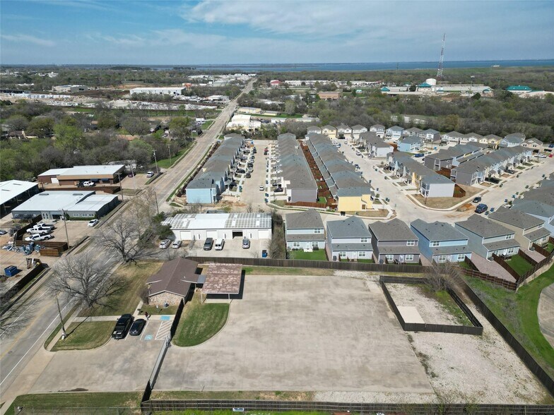 More Photos Of 414 N Kealy Ave, Lewisville Office For Sale